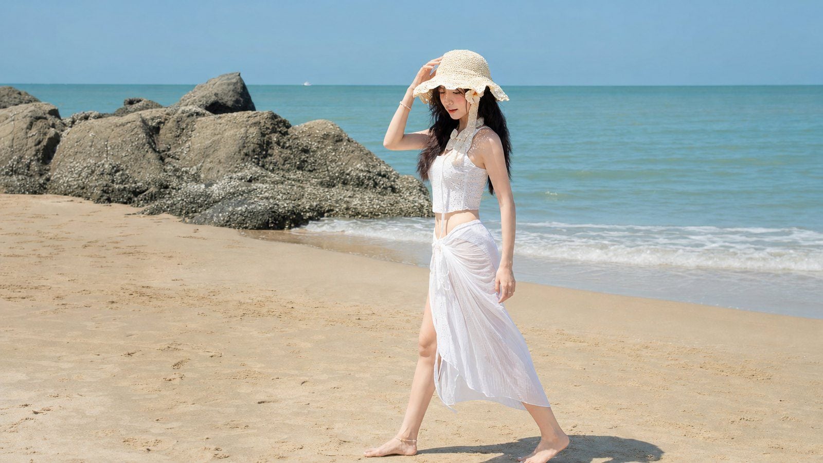 Dáng đứng ở bờ cát giúp dễ kiểm soát chân và hông hơn