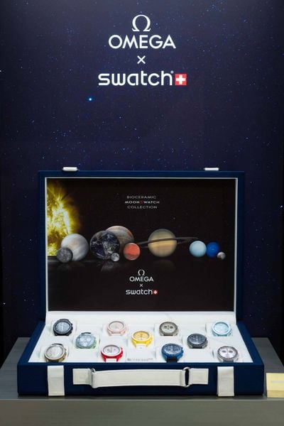 B? s?u t?p ??ng h? Swatch c? ?i?n v? h?p t?c