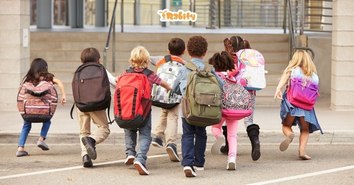 Vì sao cần chọn balo đi học đúng độ tuổi cho bé?