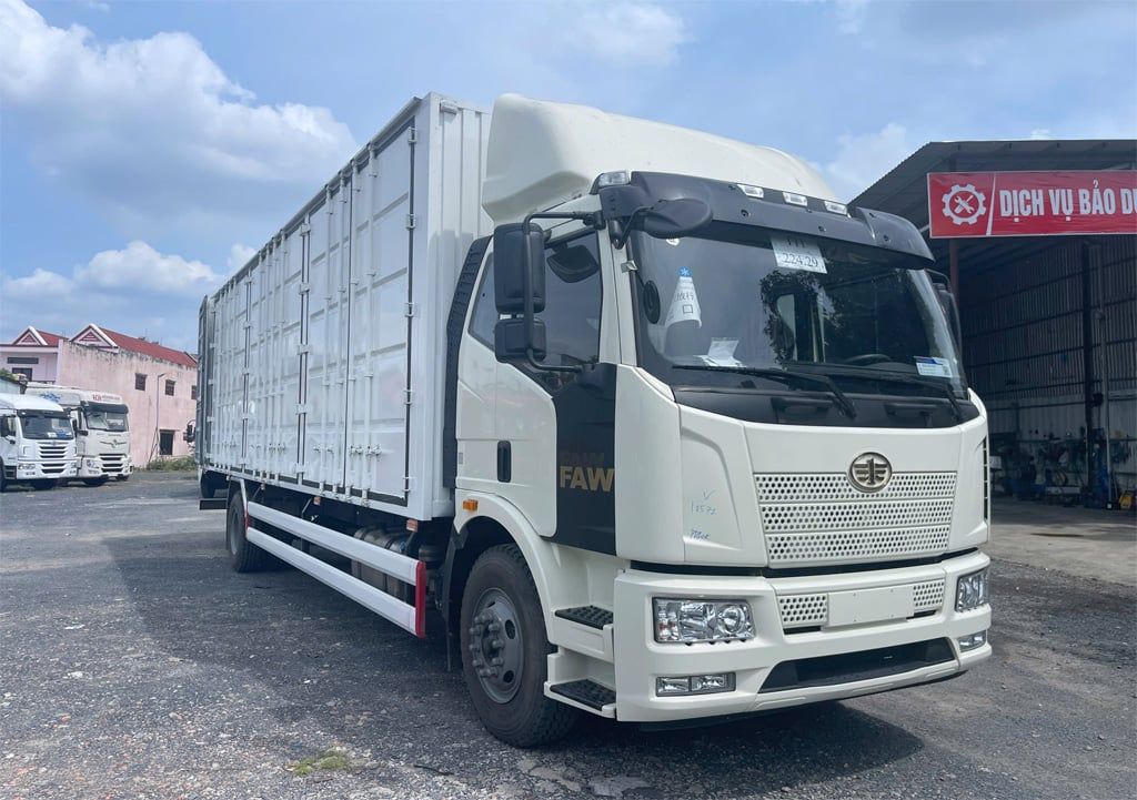 xe tải faw 7 tấn thùng kín