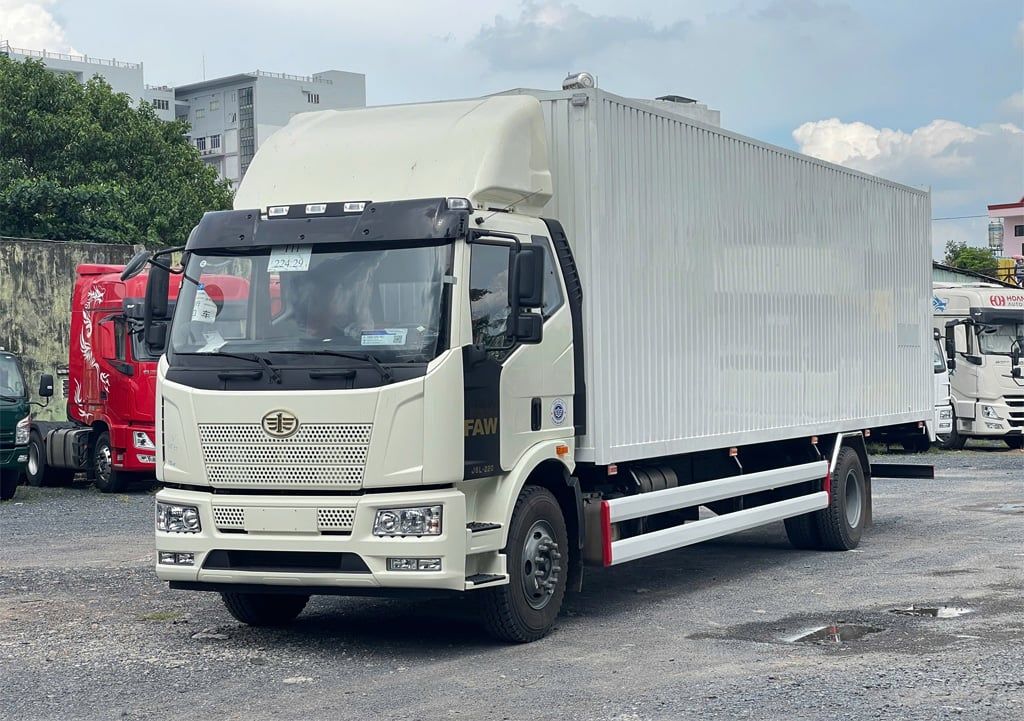xe tải faw 7 tấn thùng kín
