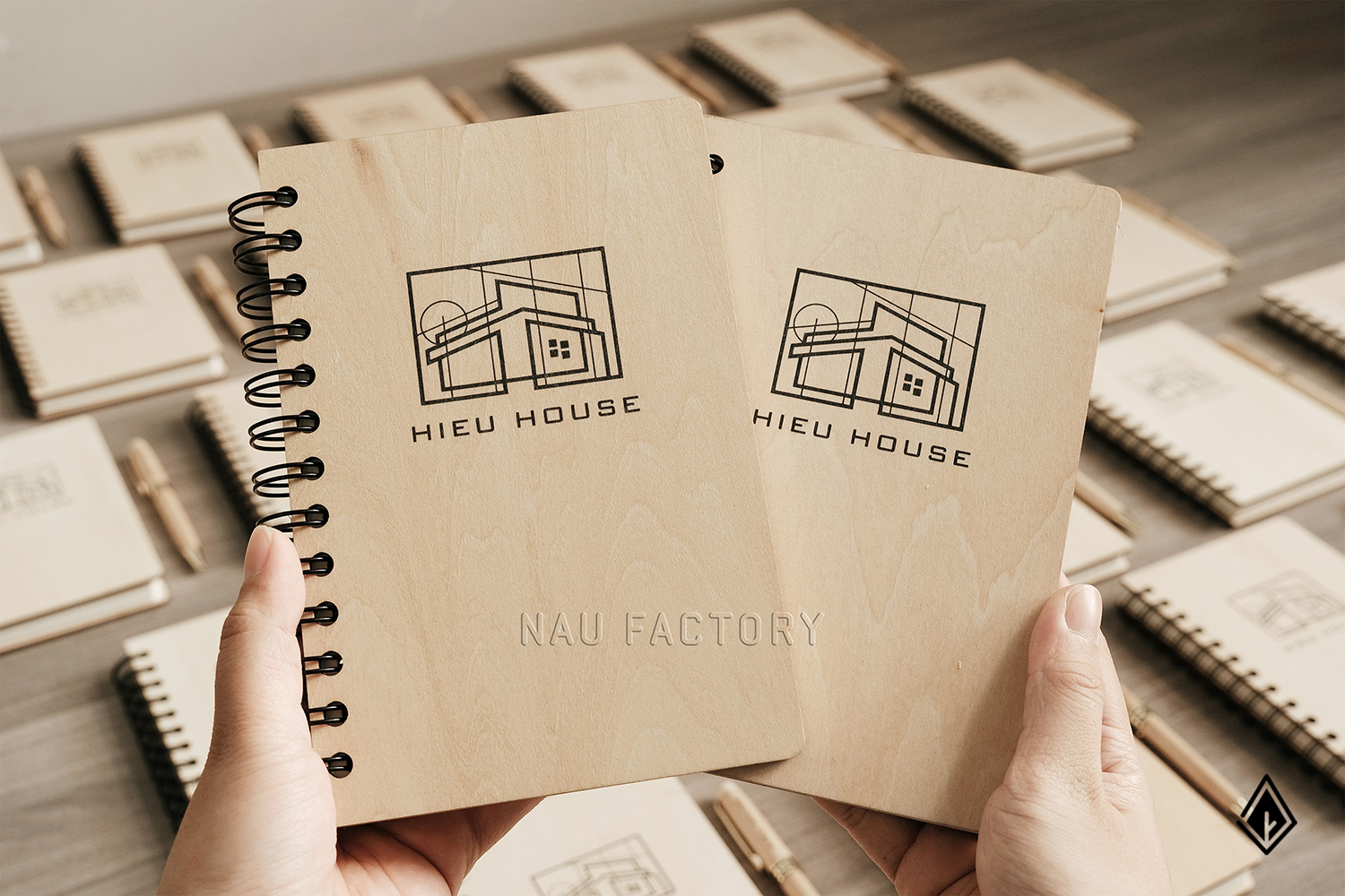 set sổ và bút gỗ