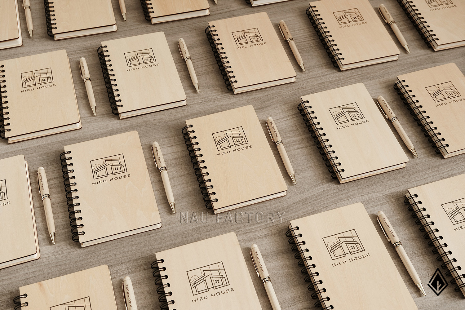 set sổ và bút gỗ