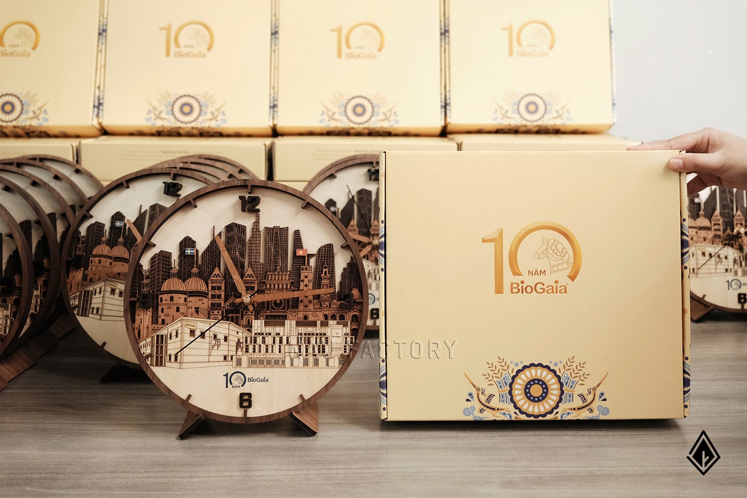đồng hồ gỗ skyline
