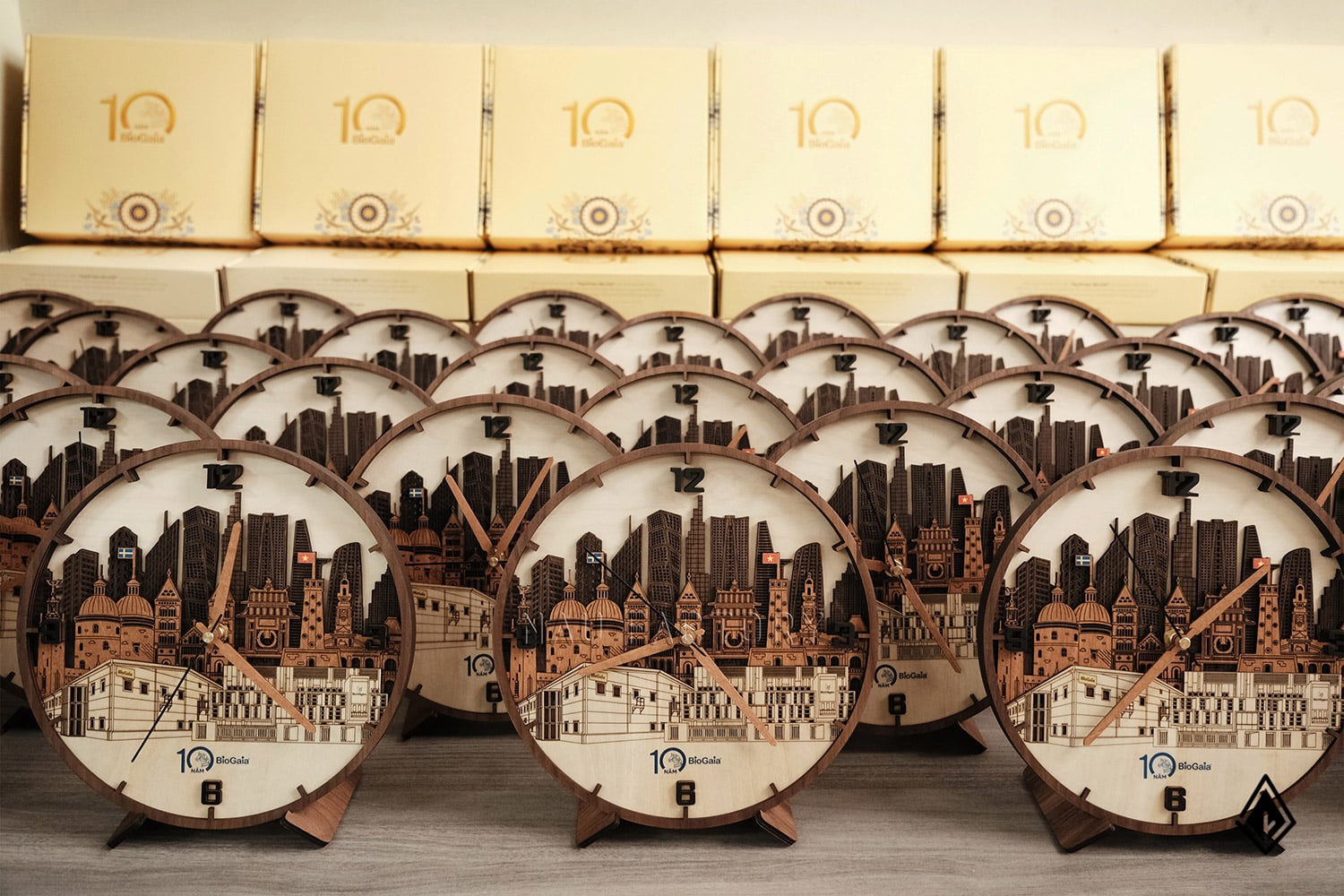 đồng hồ gỗ skyline