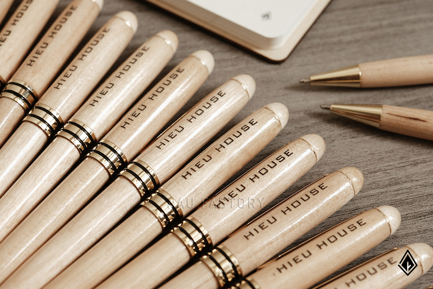 set sổ và bút gỗ