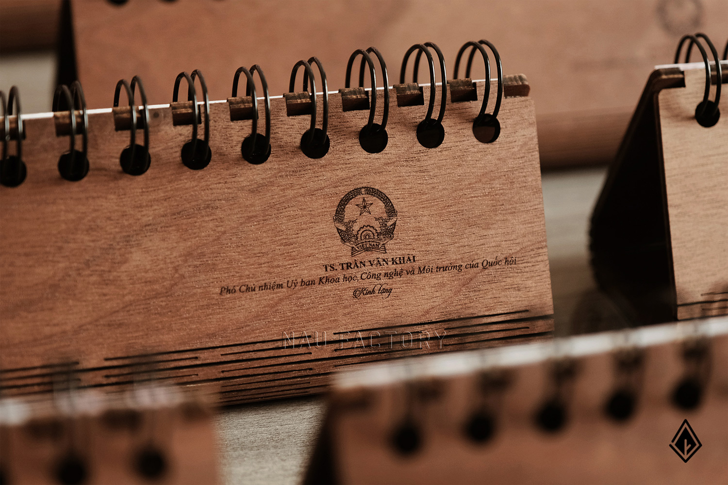 lịch gỗ form ngang