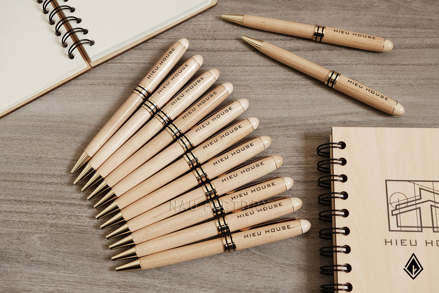 set sổ và bút gỗ