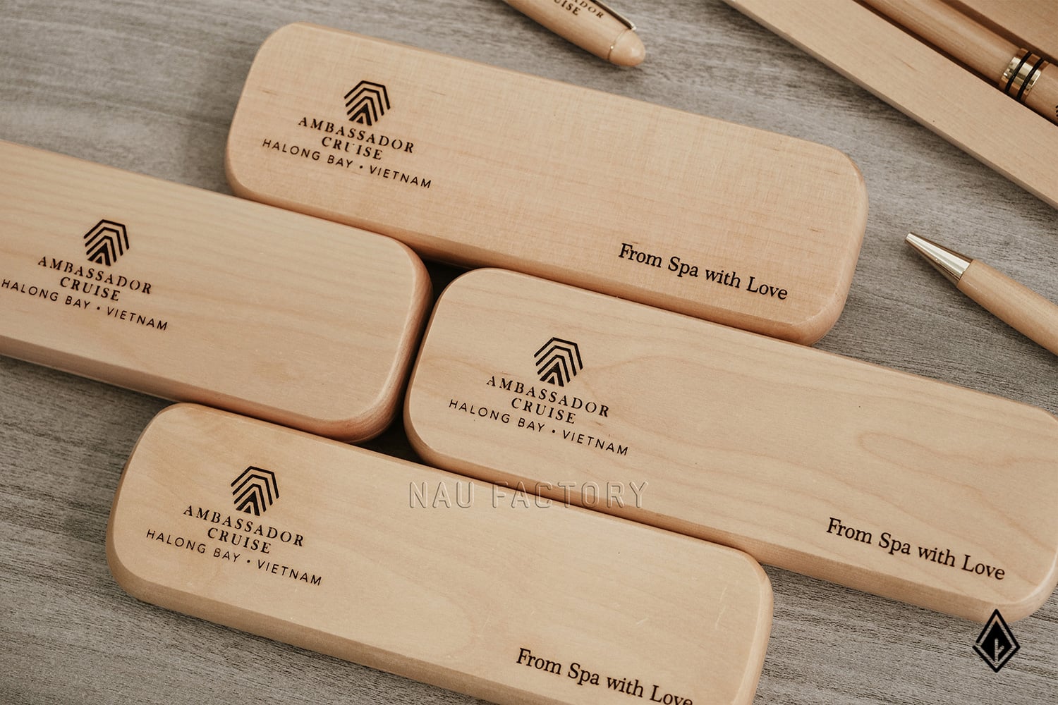 Set bút và hộp bút gỗ