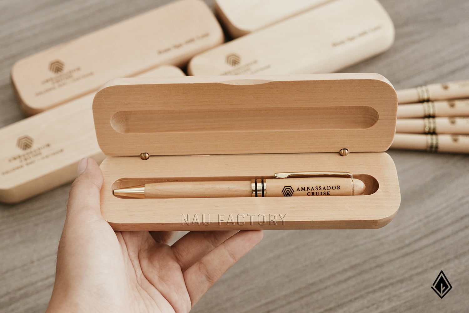 Set bút và hộp bút gỗ