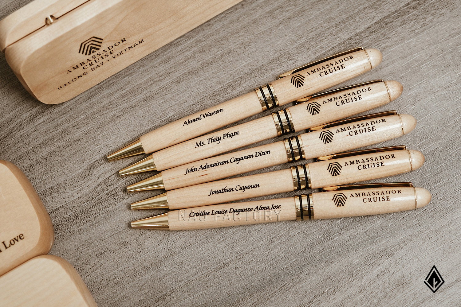 Set bút và hộp bút gỗ