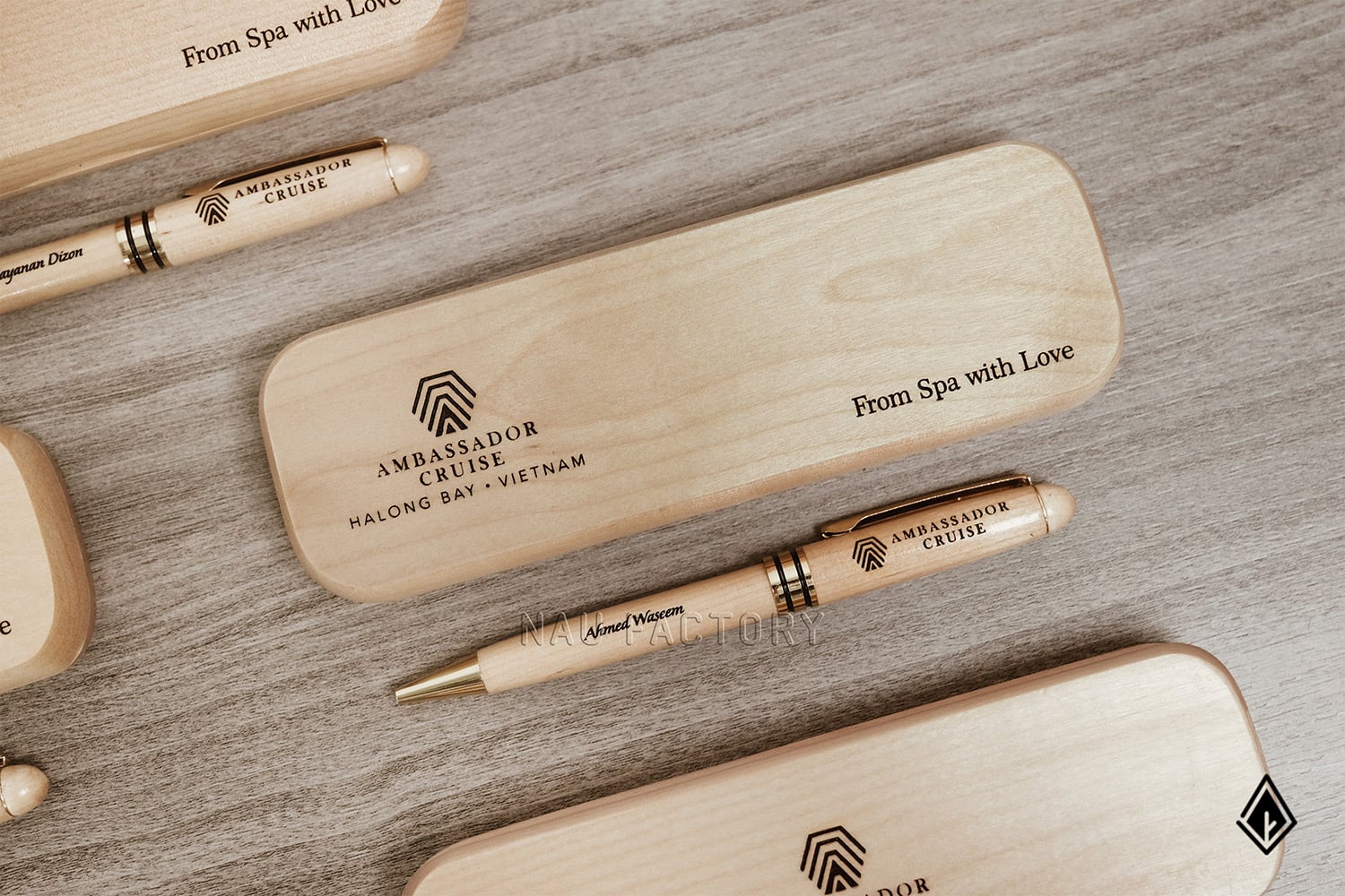 Set bút và hộp bút gỗ