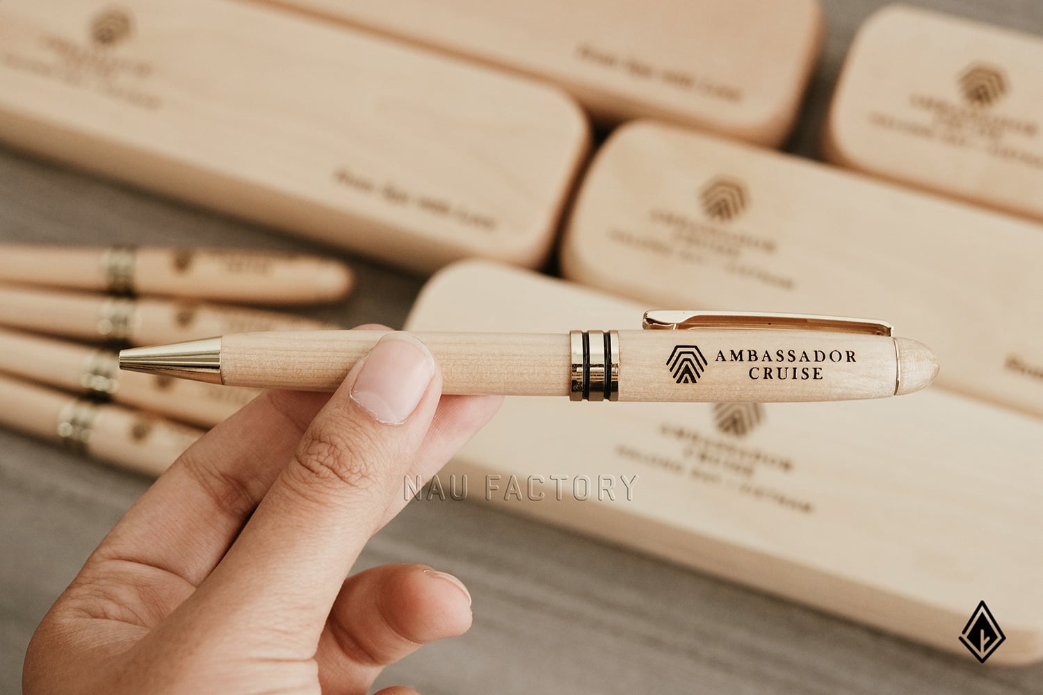 Set bút và hộp bút gỗ