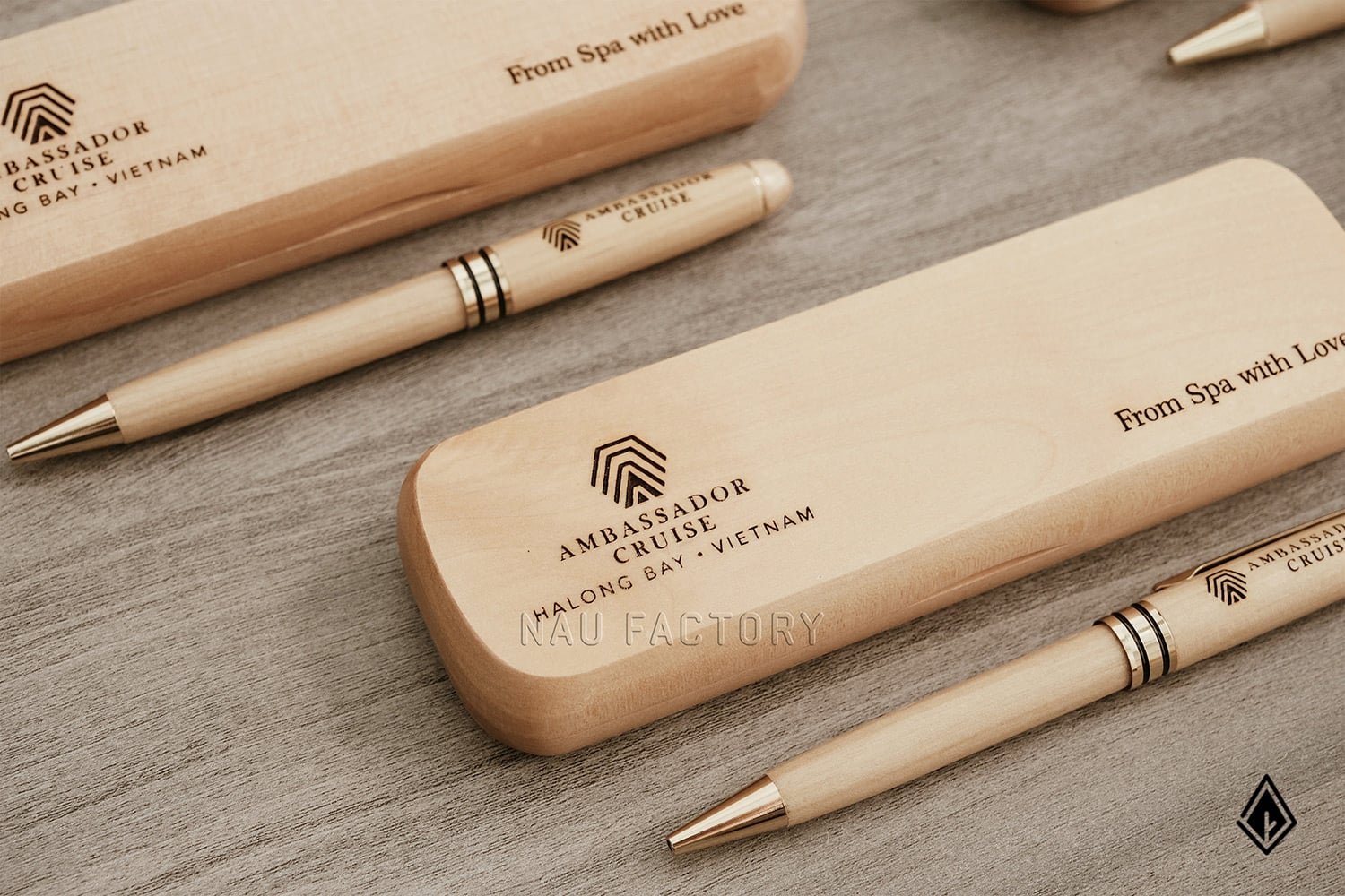 Set bút và hộp bút gỗ