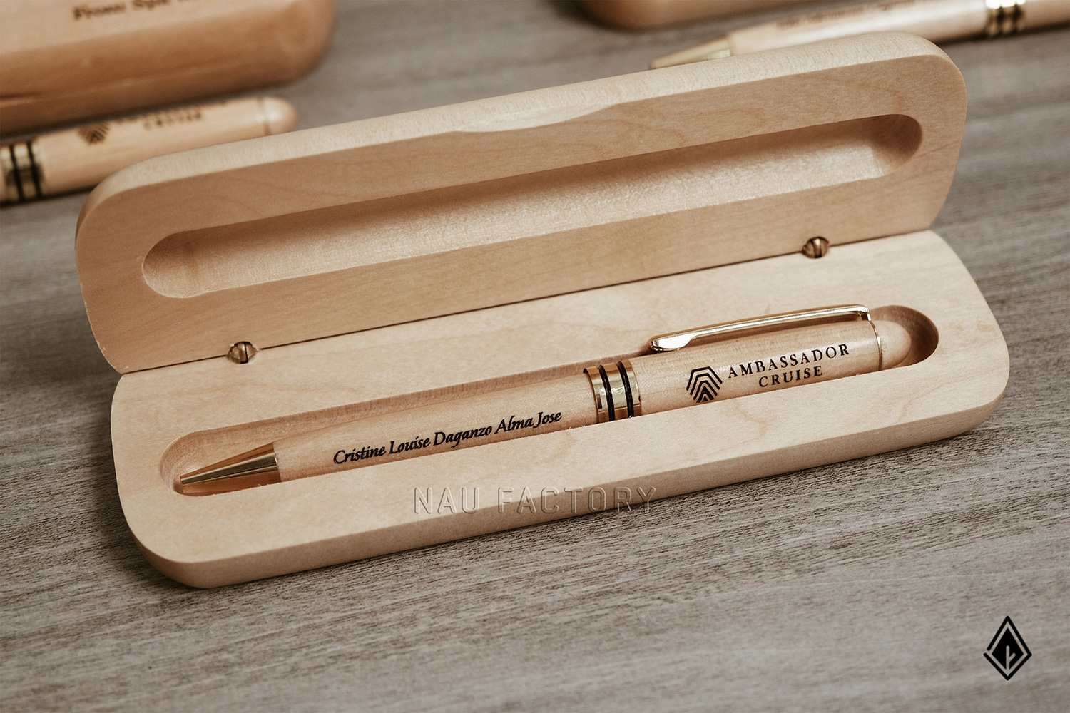 Set bút và hộp bút gỗ