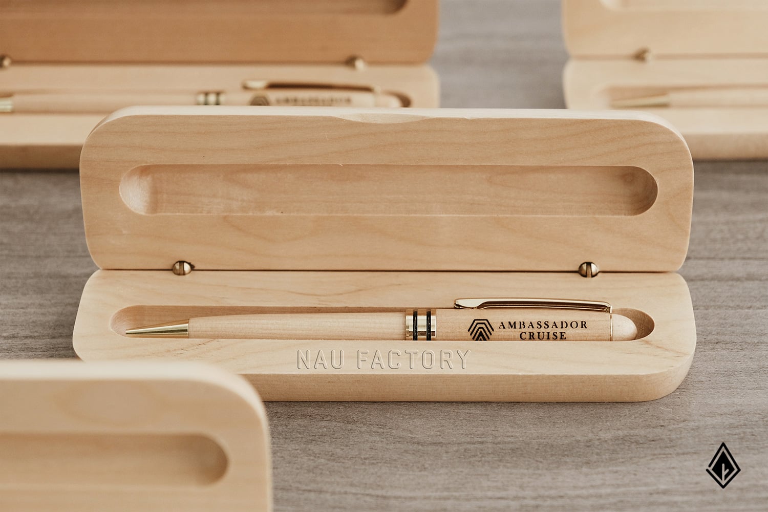 Set bút và hộp bút gỗ