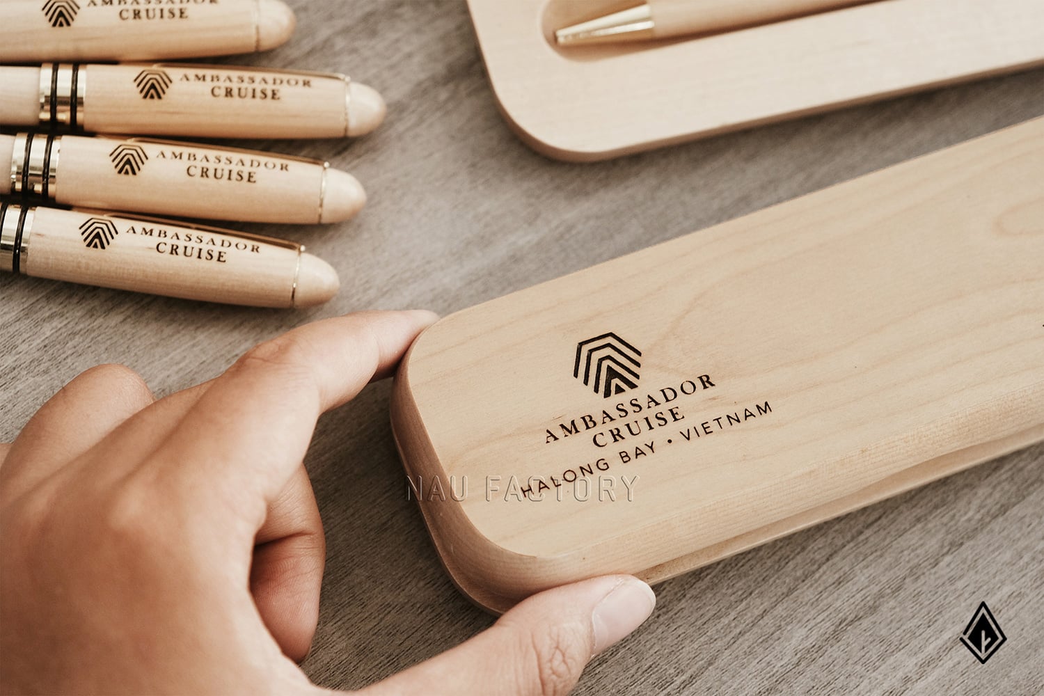 Set bút và hộp bút gỗ