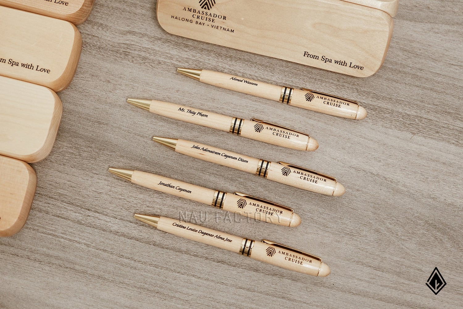 Set bút và hộp bút gỗ