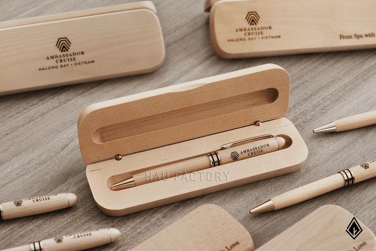 Set bút và hộp bút gỗ