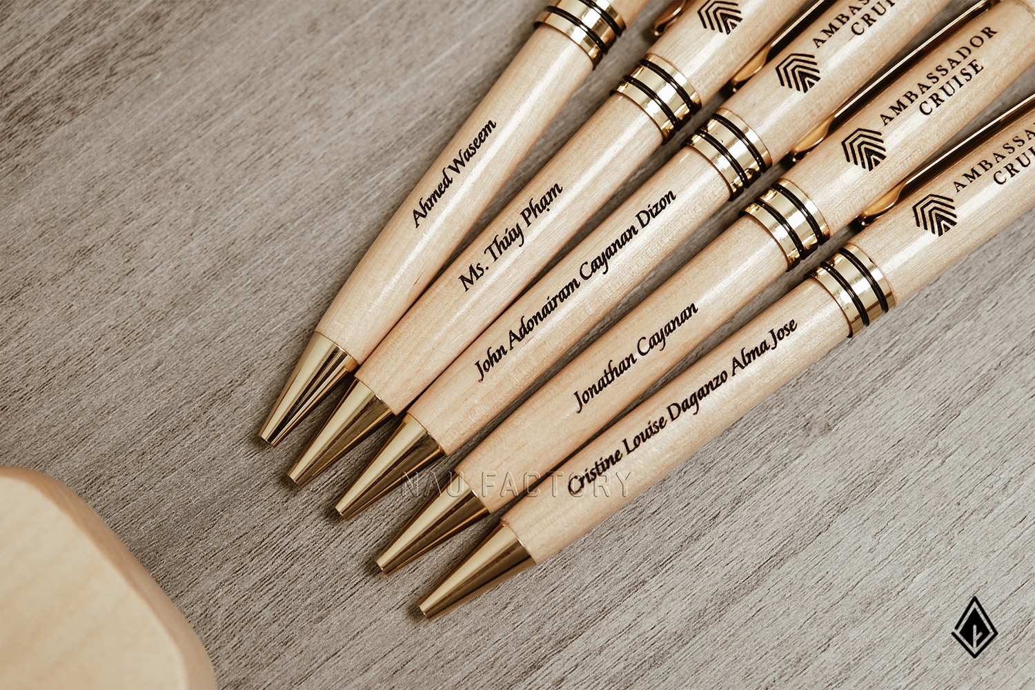 Set bút và hộp bút gỗ