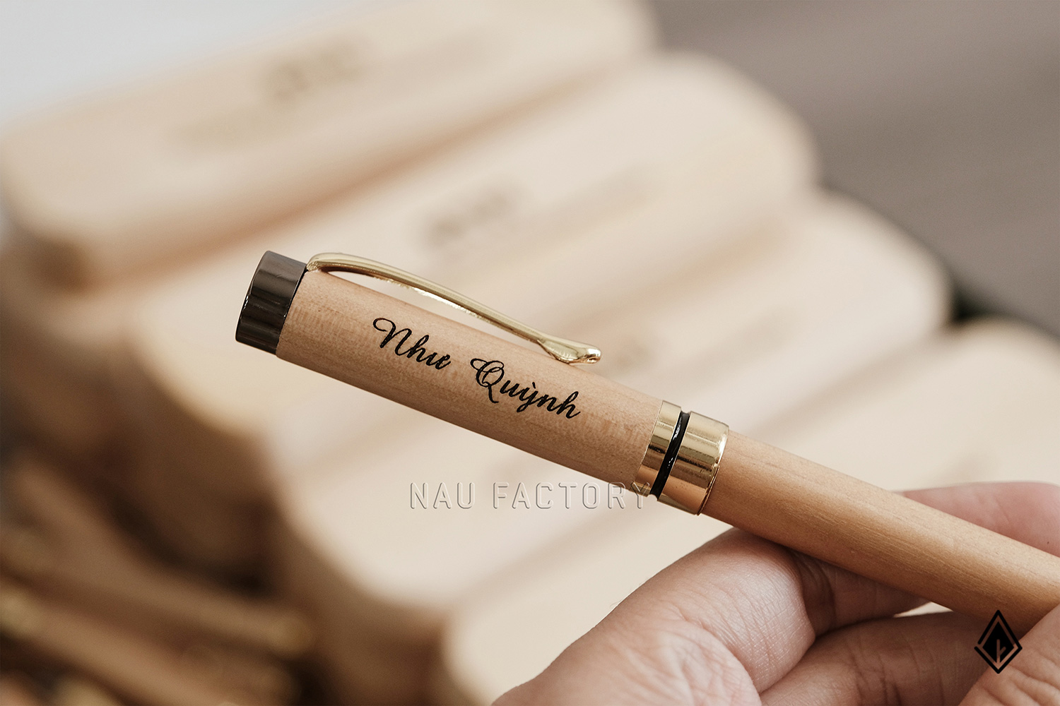 Set bút và hộp bút gỗ