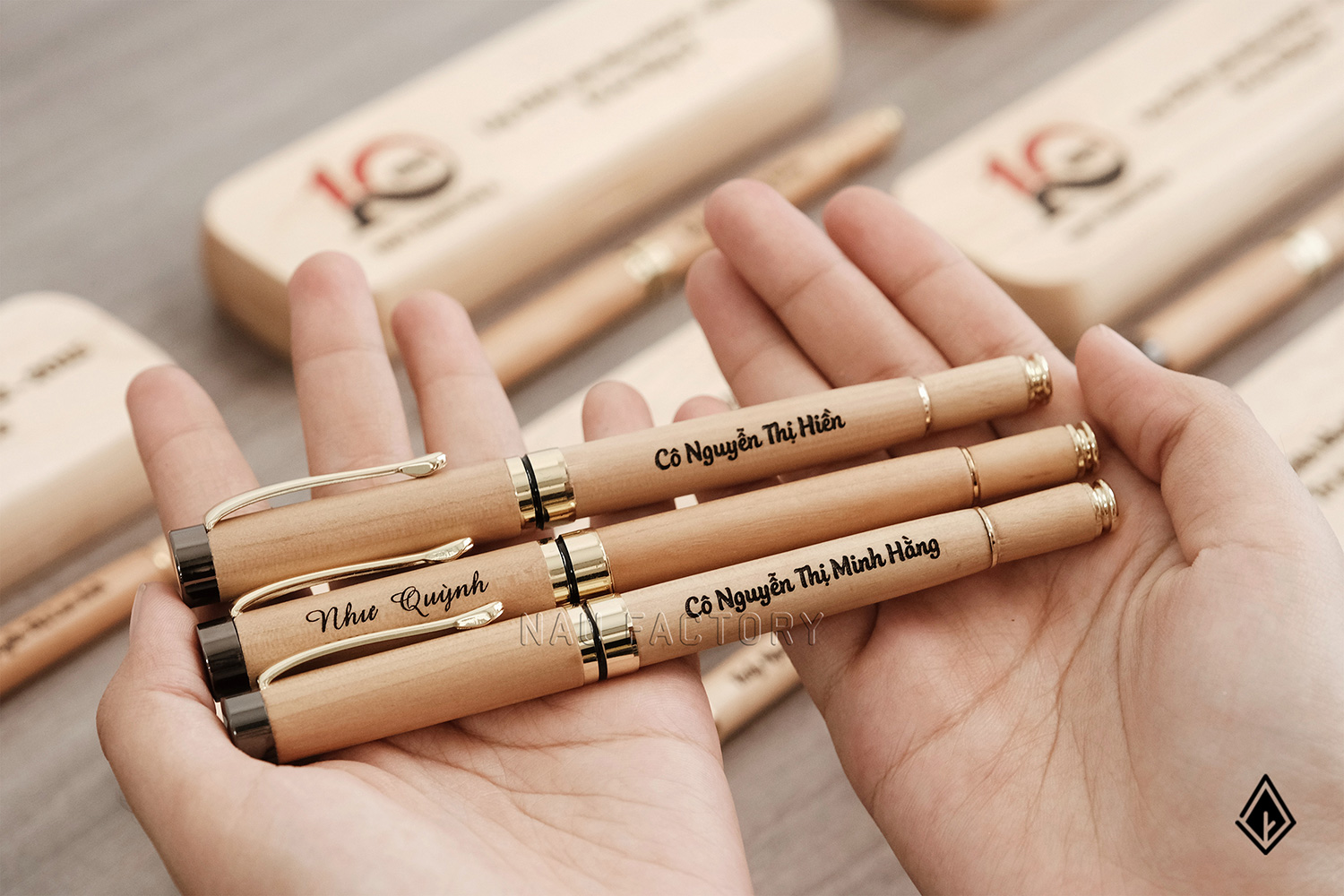 Set bút và hộp bút gỗ