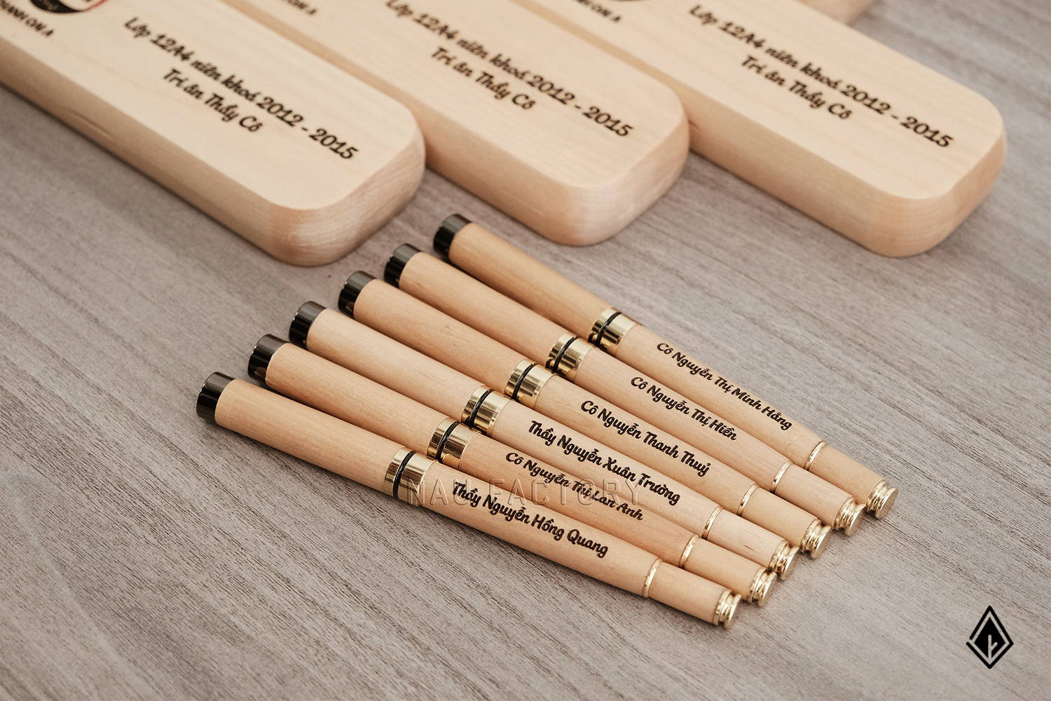 Set bút và hộp bút gỗ