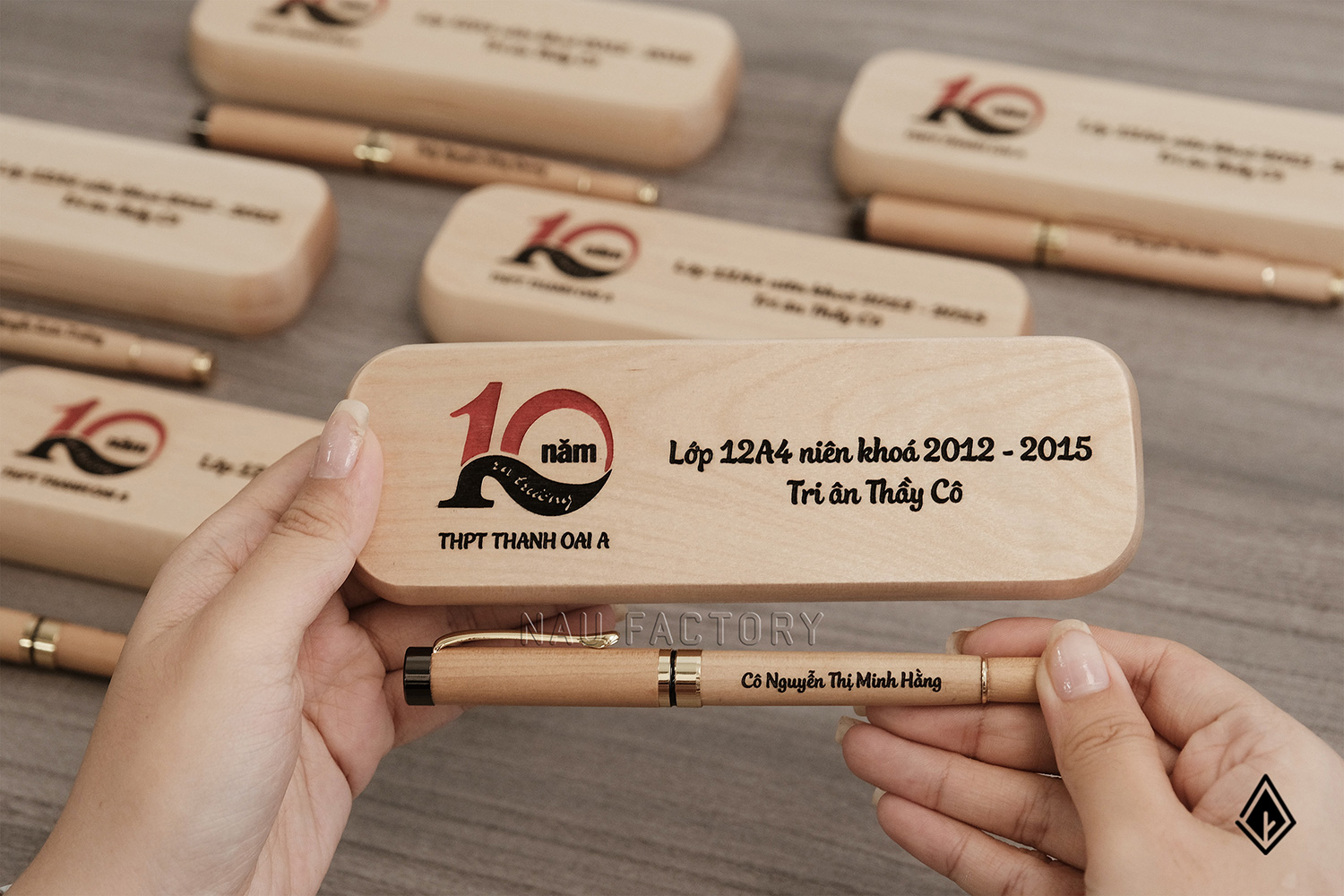 Set bút và hộp bút gỗ