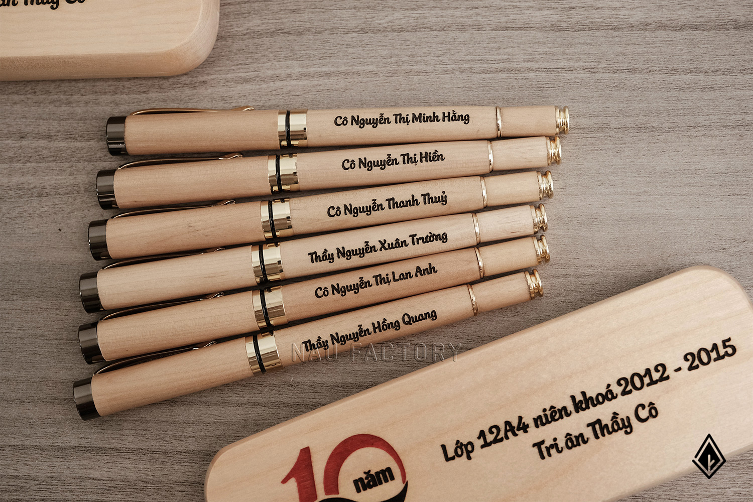 Set bút và hộp bút gỗ