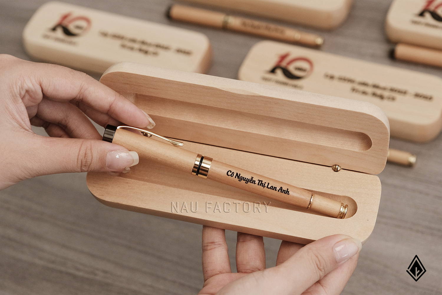Set bút và hộp bút gỗ