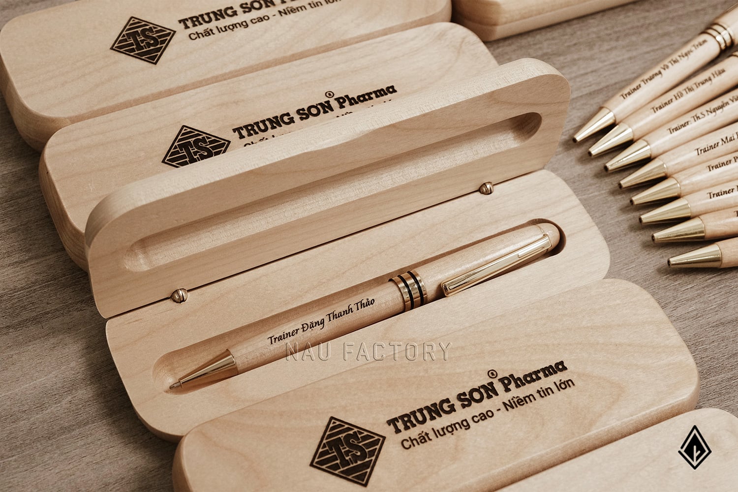 Set bút và hộp bút gỗ