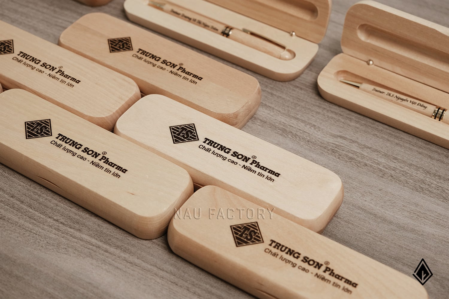 Set bút và hộp bút gỗ