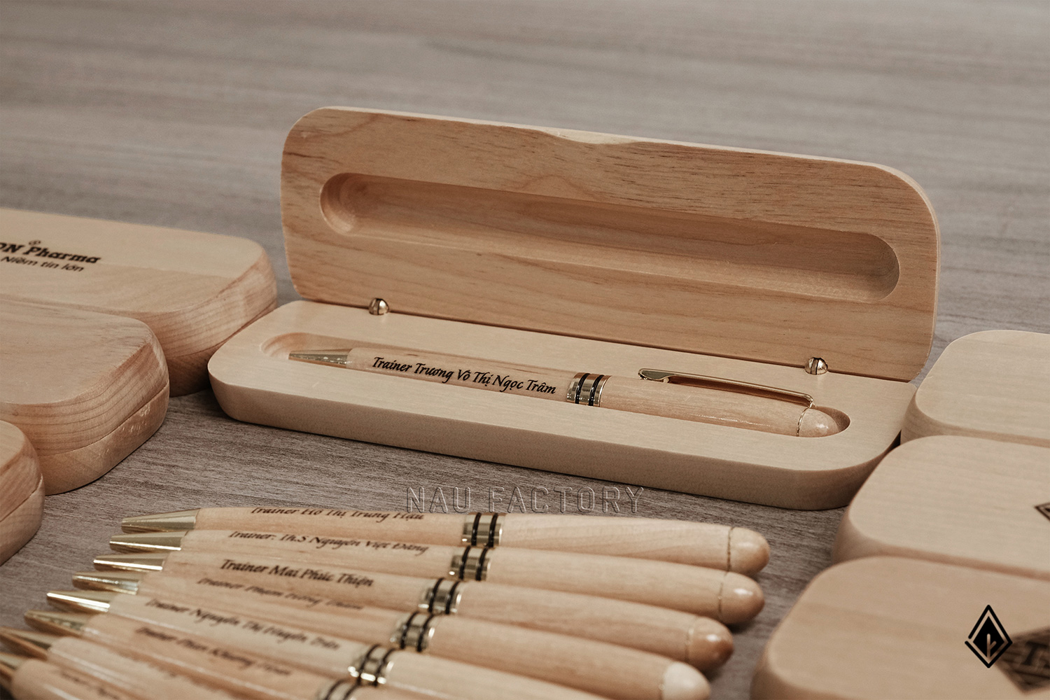 Set bút và hộp bút gỗ