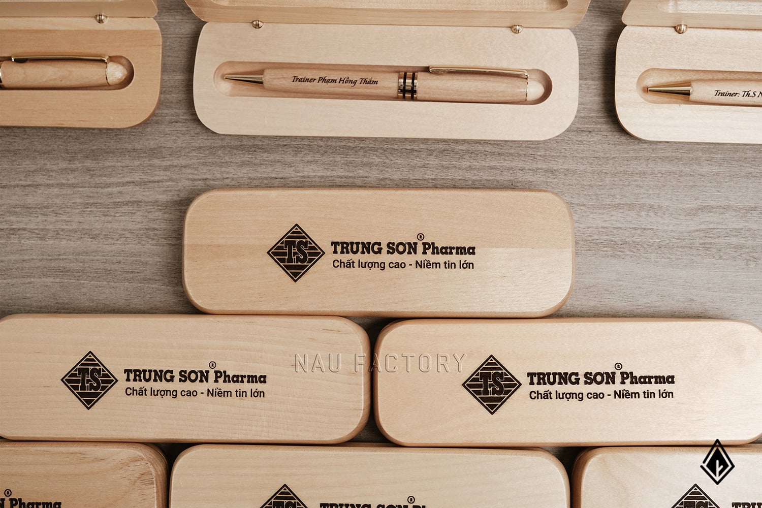 Set bút và hộp bút gỗ