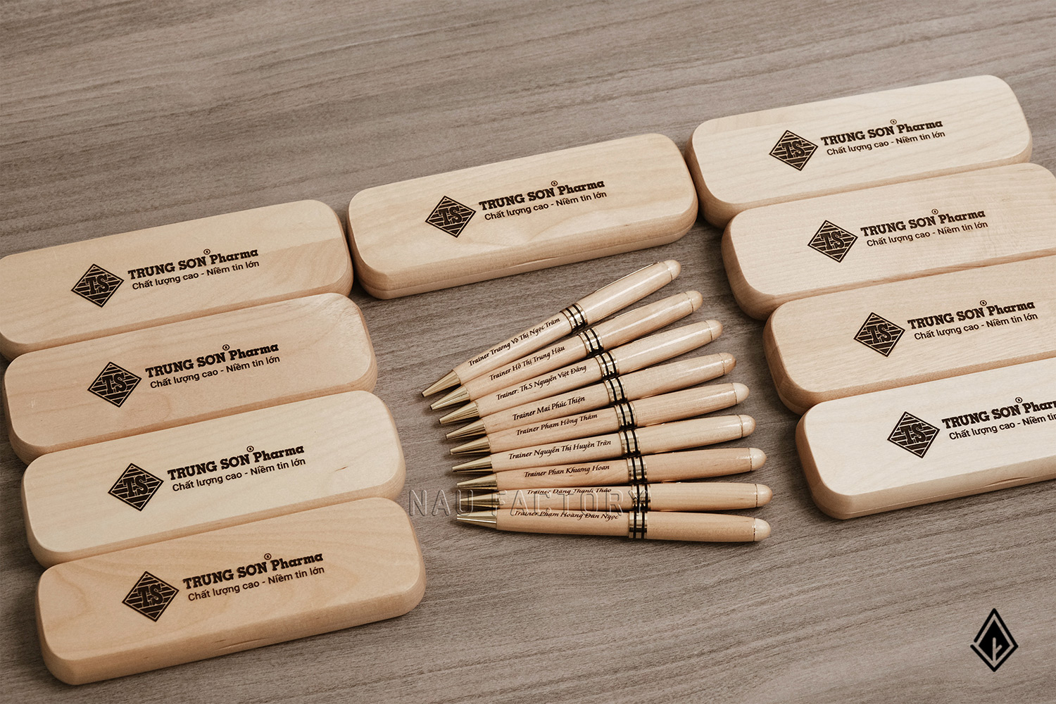 Set bút và hộp bút gỗ