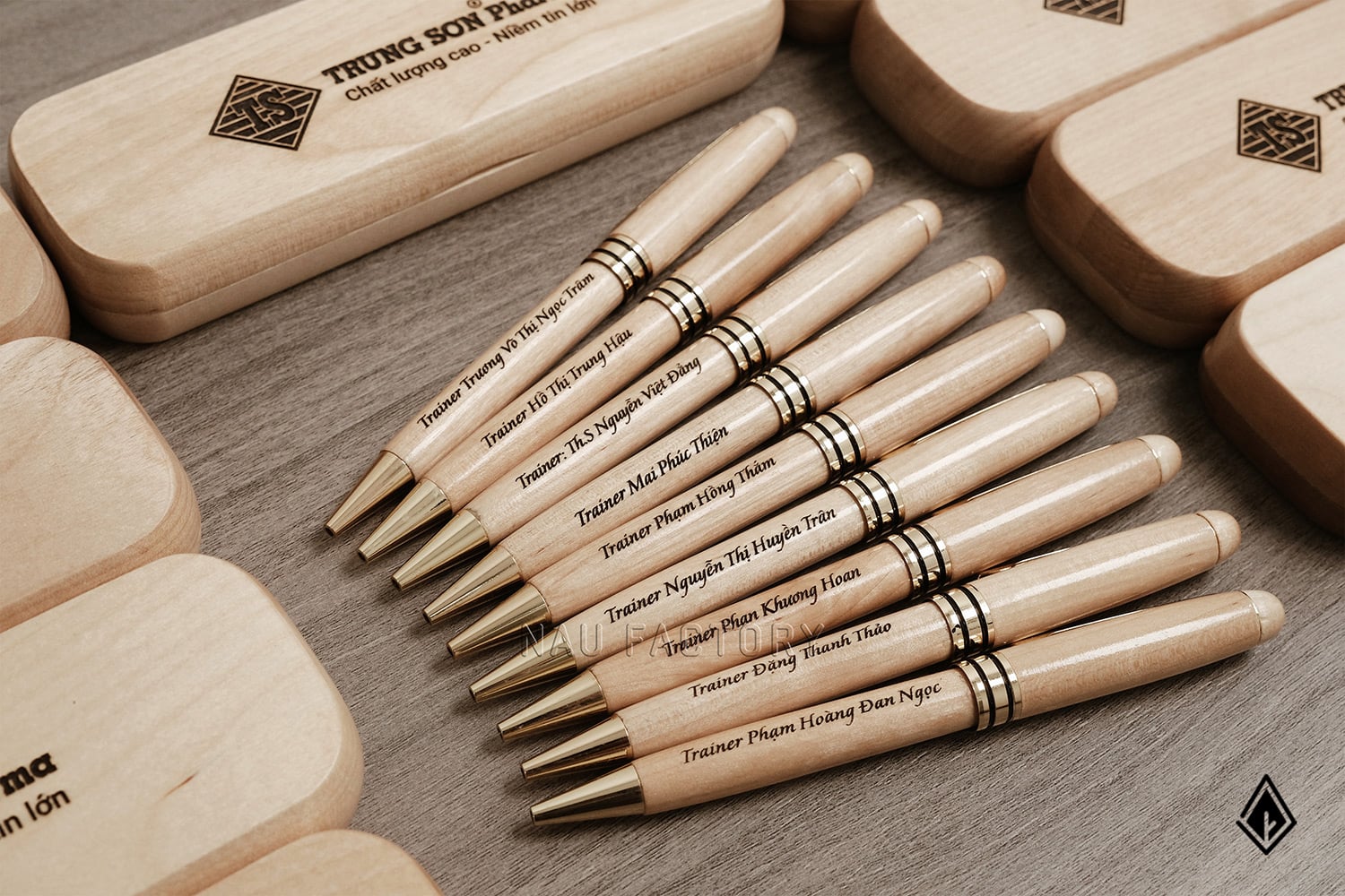 Set bút và hộp bút gỗ