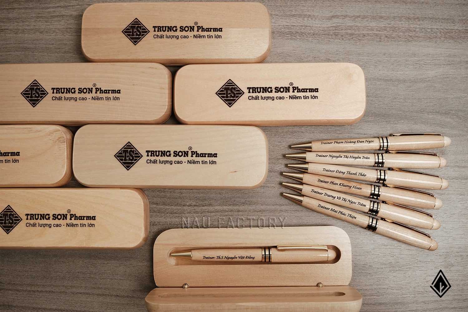 Set bút và hộp bút gỗ