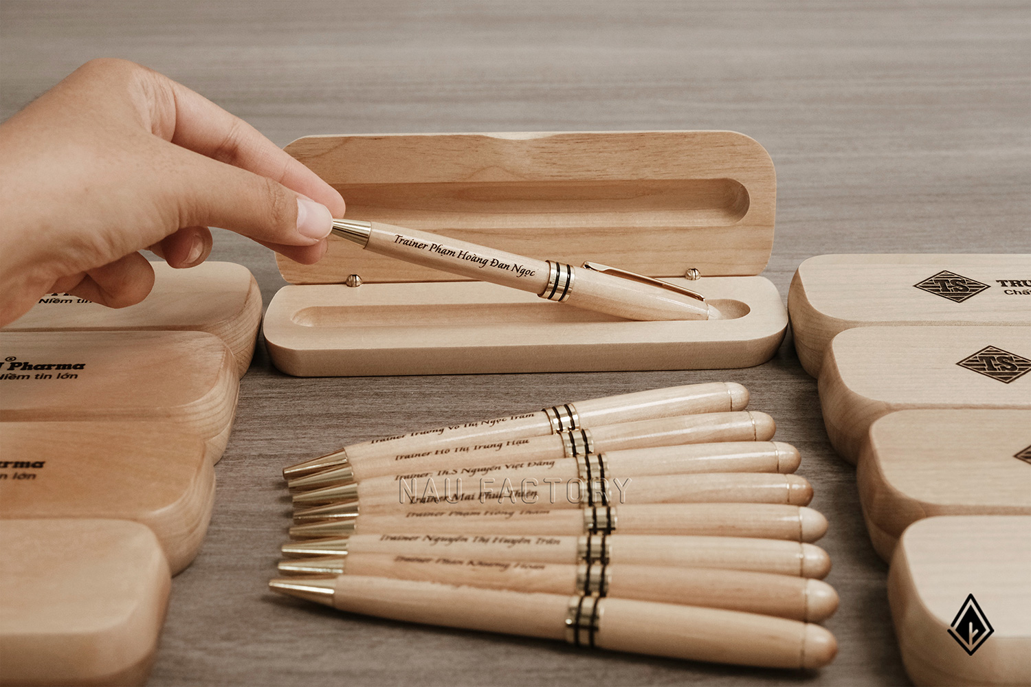 Set bút và hộp bút gỗ