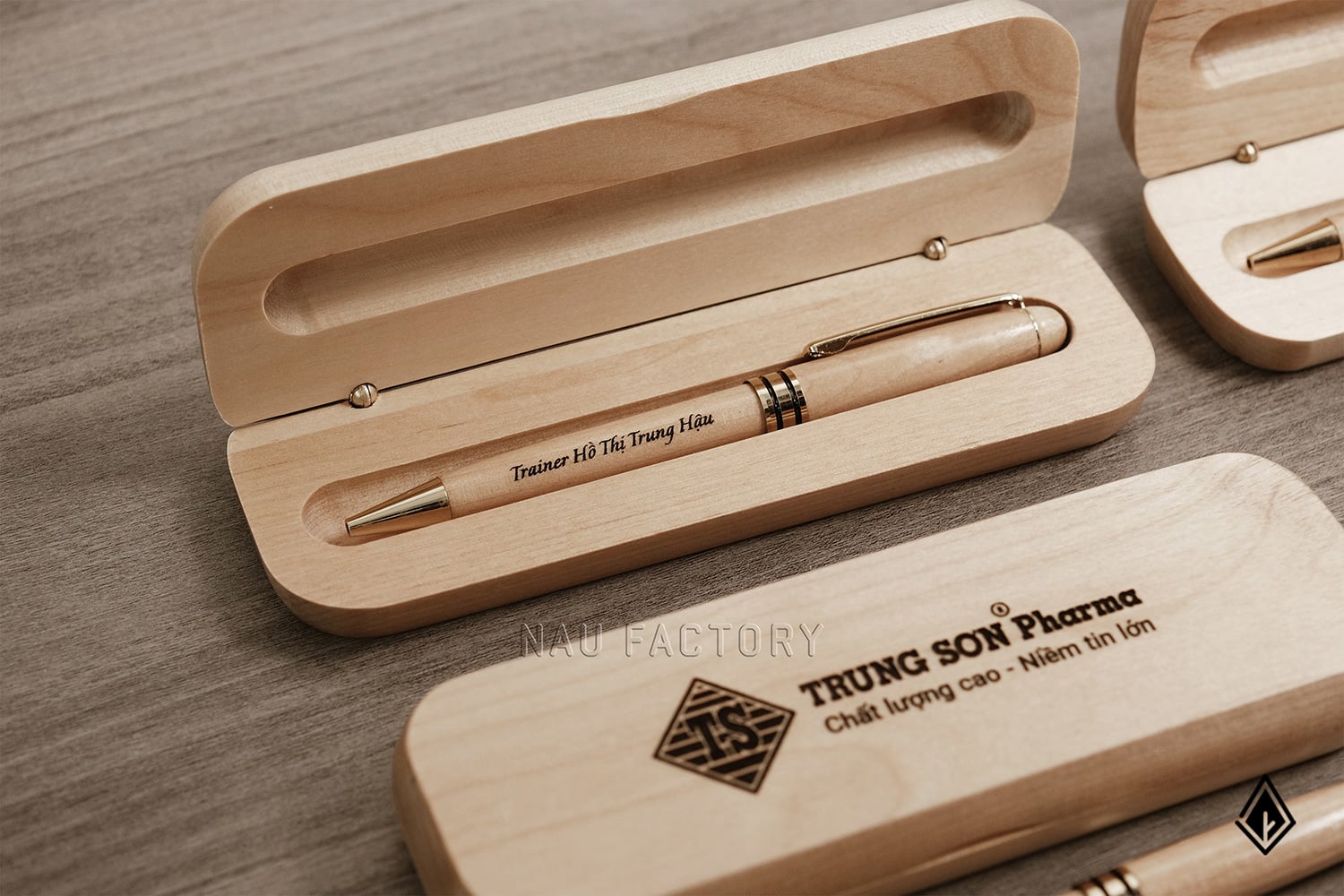 Set bút và hộp bút gỗ