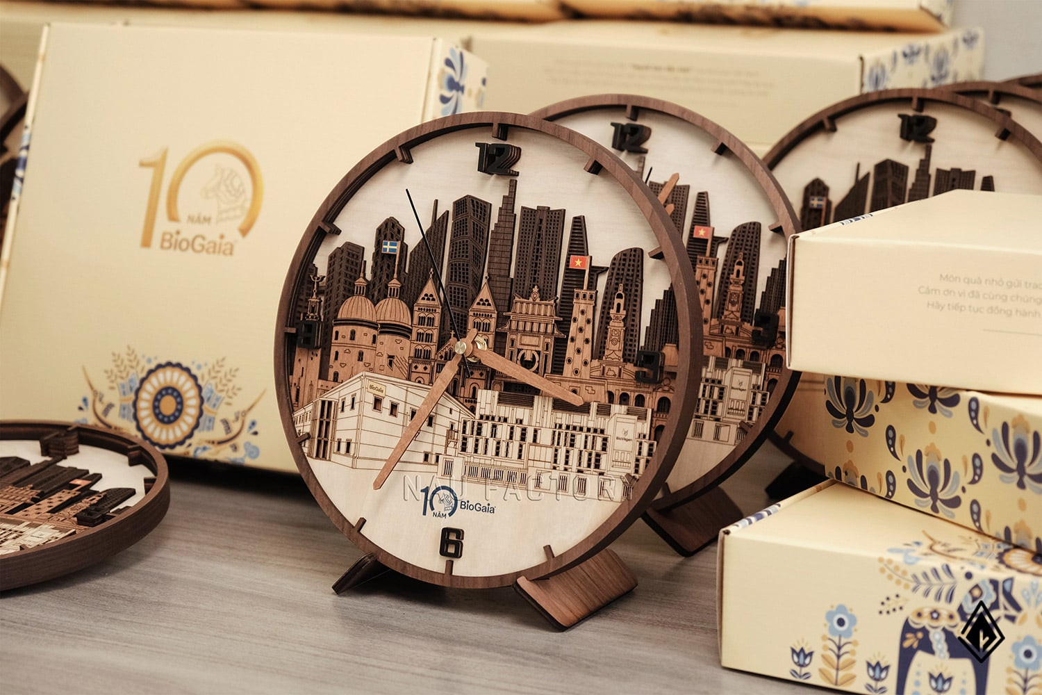 đồng hồ gỗ skyline