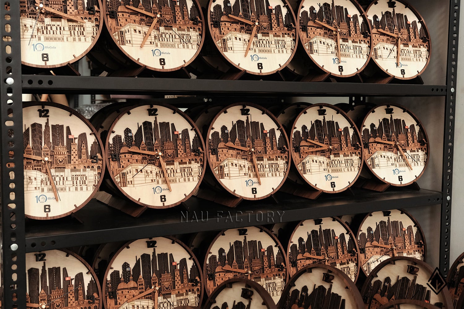 đồng hồ gỗ skyline