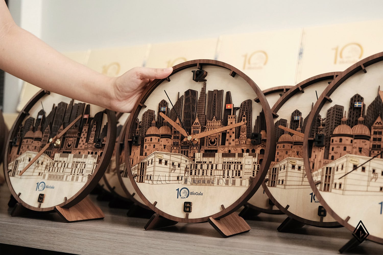 đồng hồ gỗ skyline
