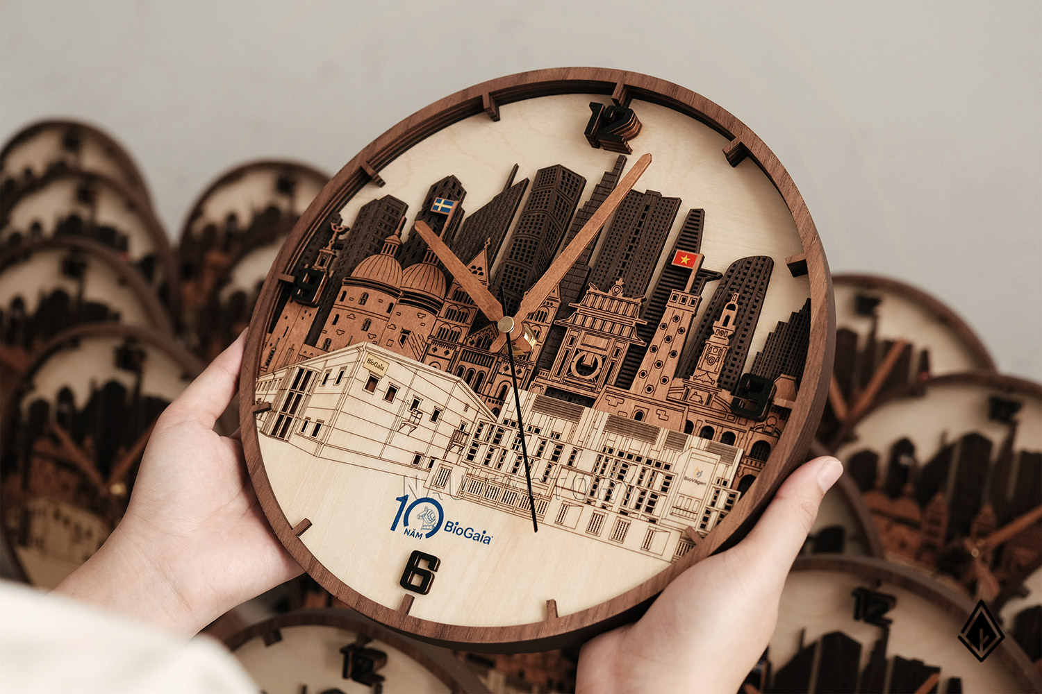đồng hồ gỗ skyline