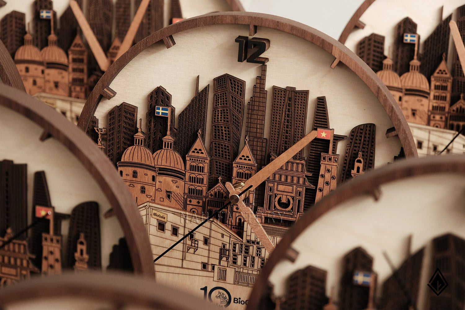 đồng hồ gỗ skyline