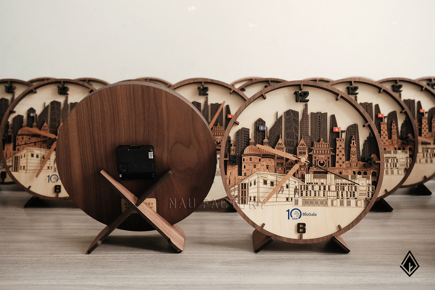 đồng hồ gỗ skyline