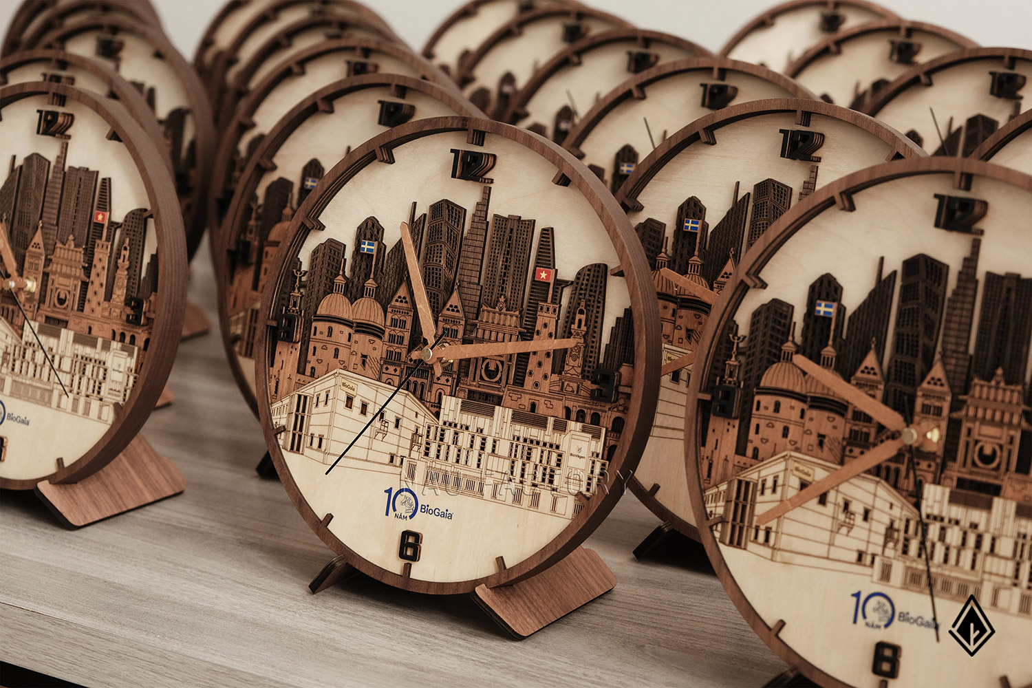 đồng hồ gỗ skyline