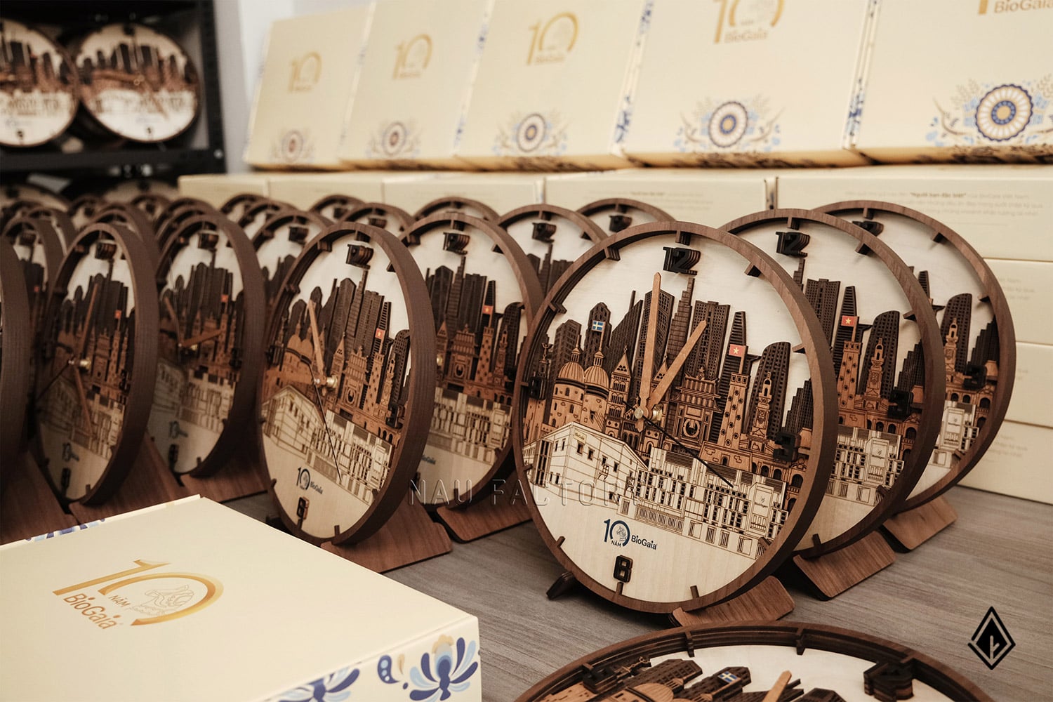 đồng hồ gỗ skyline