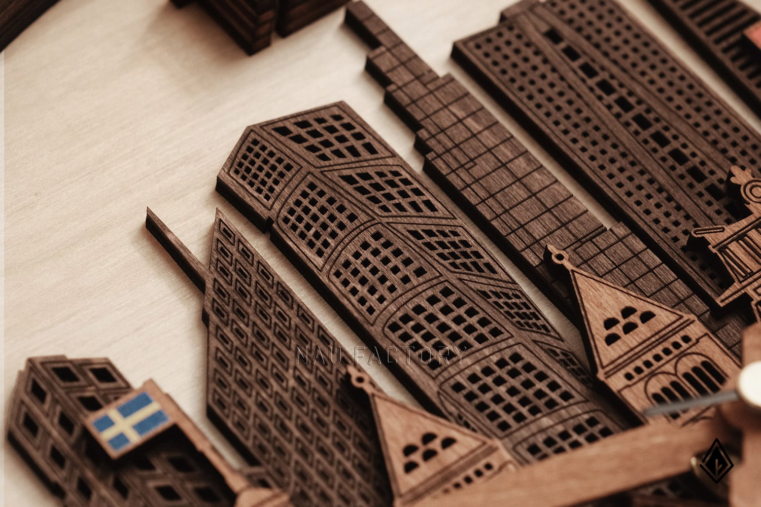 đồng hồ gỗ skyline