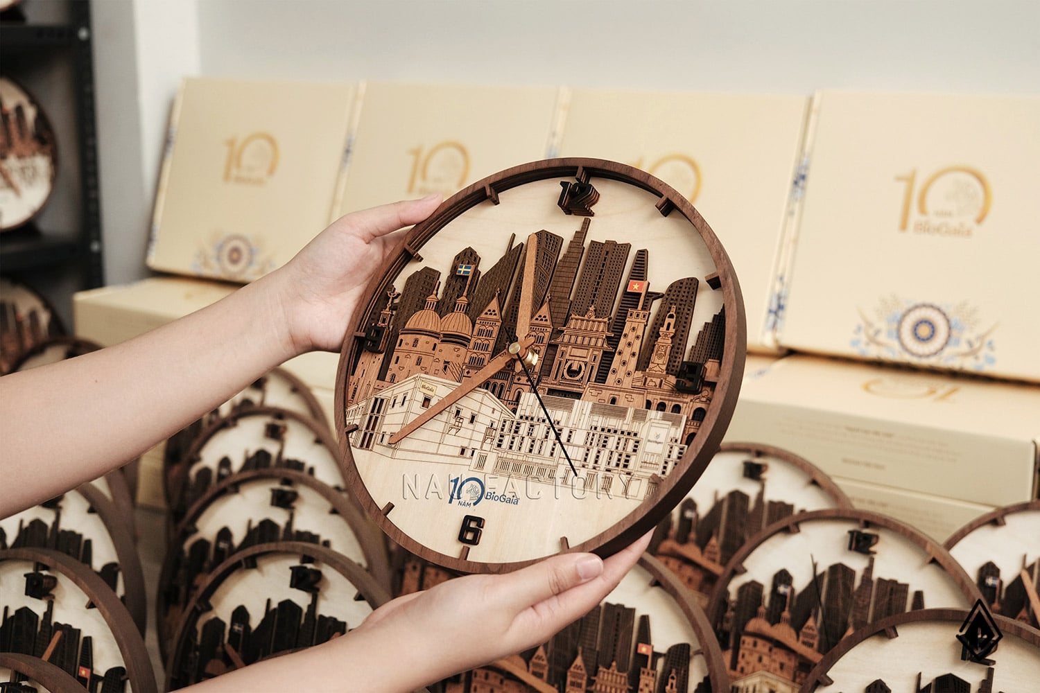 đồng hồ gỗ skyline
