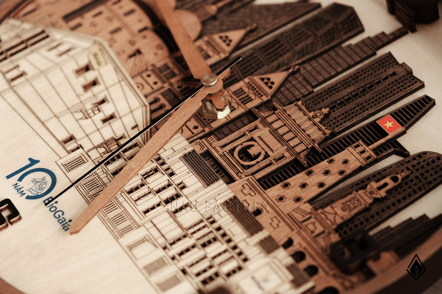 đồng hồ gỗ skyline